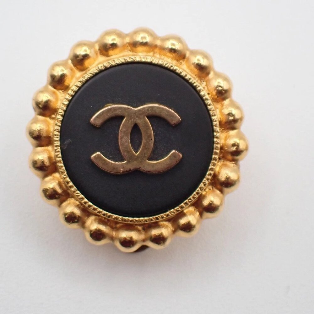 CHANEL CC Logo Button Round Earrings 93A Clip-on Gold BK Vintage France 81RL678 - Picture 9 of 15